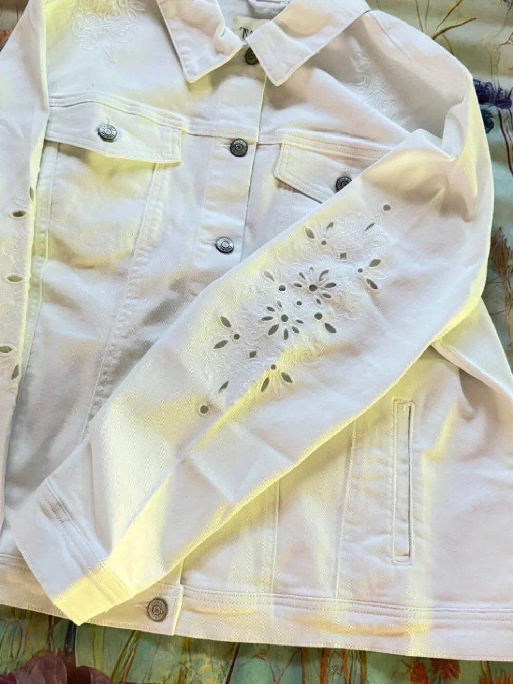 🆕TWRHILL Christie Brinkley White Denim Jacket XL | Embroidered Detail - Picture 5 of 9